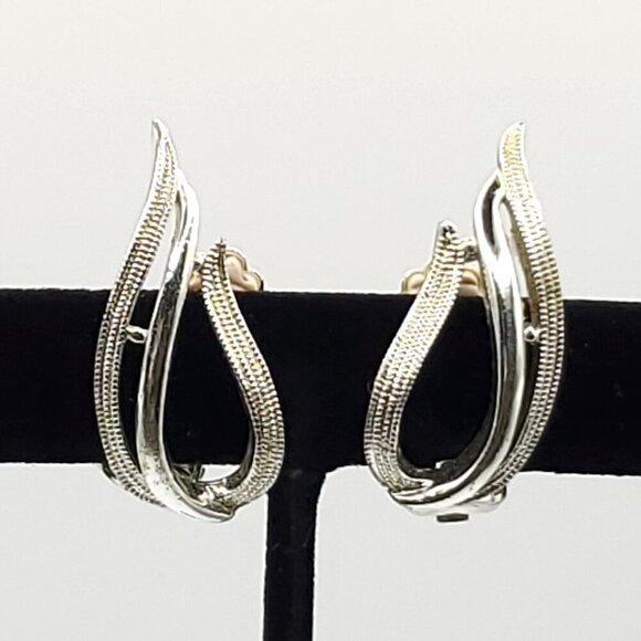 Sarah Coventry Silvertone Clip On Earrings Open Leaf Paisley - Picture 1 of 5